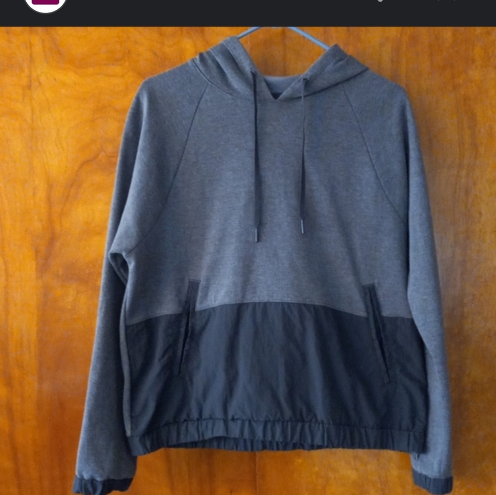 Under Armour Loose Fit Gray Hoodie